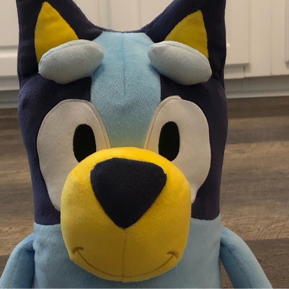 Bluey Best Mate Bluey 18" Jumbo Stuffed Animal - Picture 7 of 11